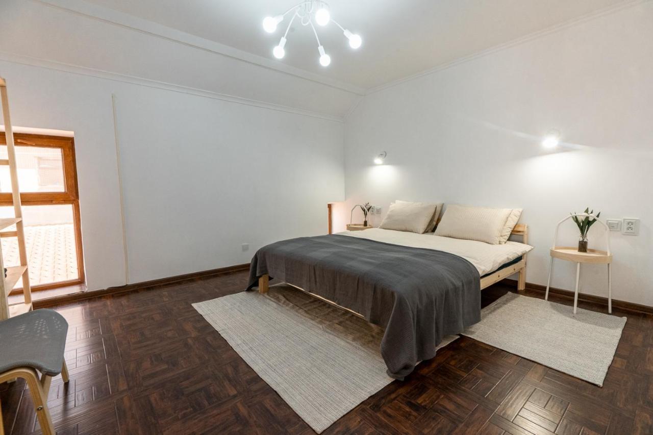 Хостел Modern Loft Lighthouse Каракол Екстер'єр фото